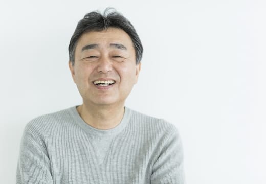 高齢の男性が笑顔の様子